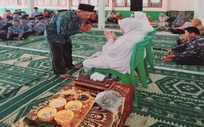 MADRASAH GELAR ACARA TEPUK TEPUNG TAWAR